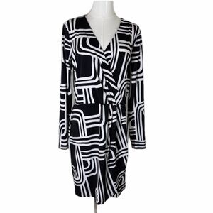 Nine West Black and White Long Sleeve Mock Wrap Dress
Size L